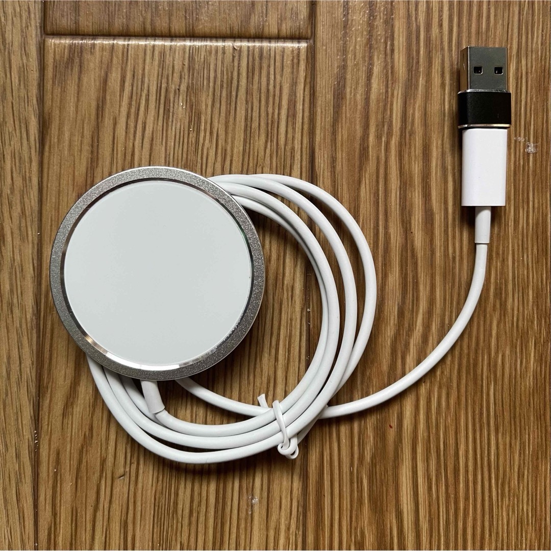 Magsafe iPhone12/13/14 ワイヤレス充電器 USB-C→A付 スマホ/家電/カメラのスマートフォン/携帯電話(バッテリー/充電器)の商品写真