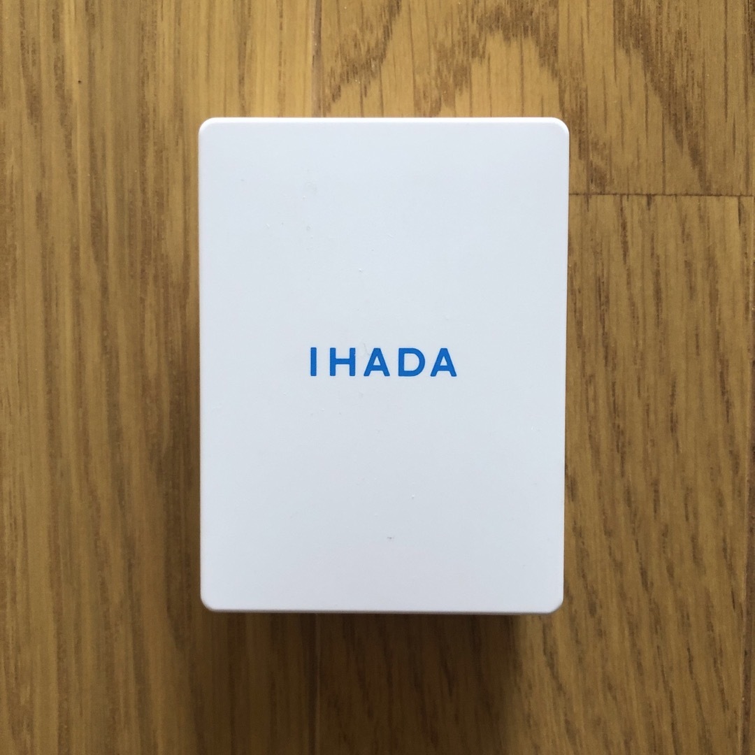 IHADA(イハダ)の専用　IHADA  薬用フェイスプロテクトパウダー コスメ/美容のベースメイク/化粧品(フェイスパウダー)の商品写真