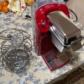 キューリグ(KEURIG)のキューリグ本体とカップツリー(コーヒーメーカー)