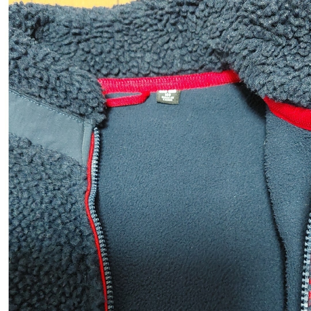 UNIQLO(ユニクロ)のユニクロ ボアジャケット 中フリース 140 紺 キッズ/ベビー/マタニティのキッズ服男の子用(90cm~)(ジャケット/上着)の商品写真