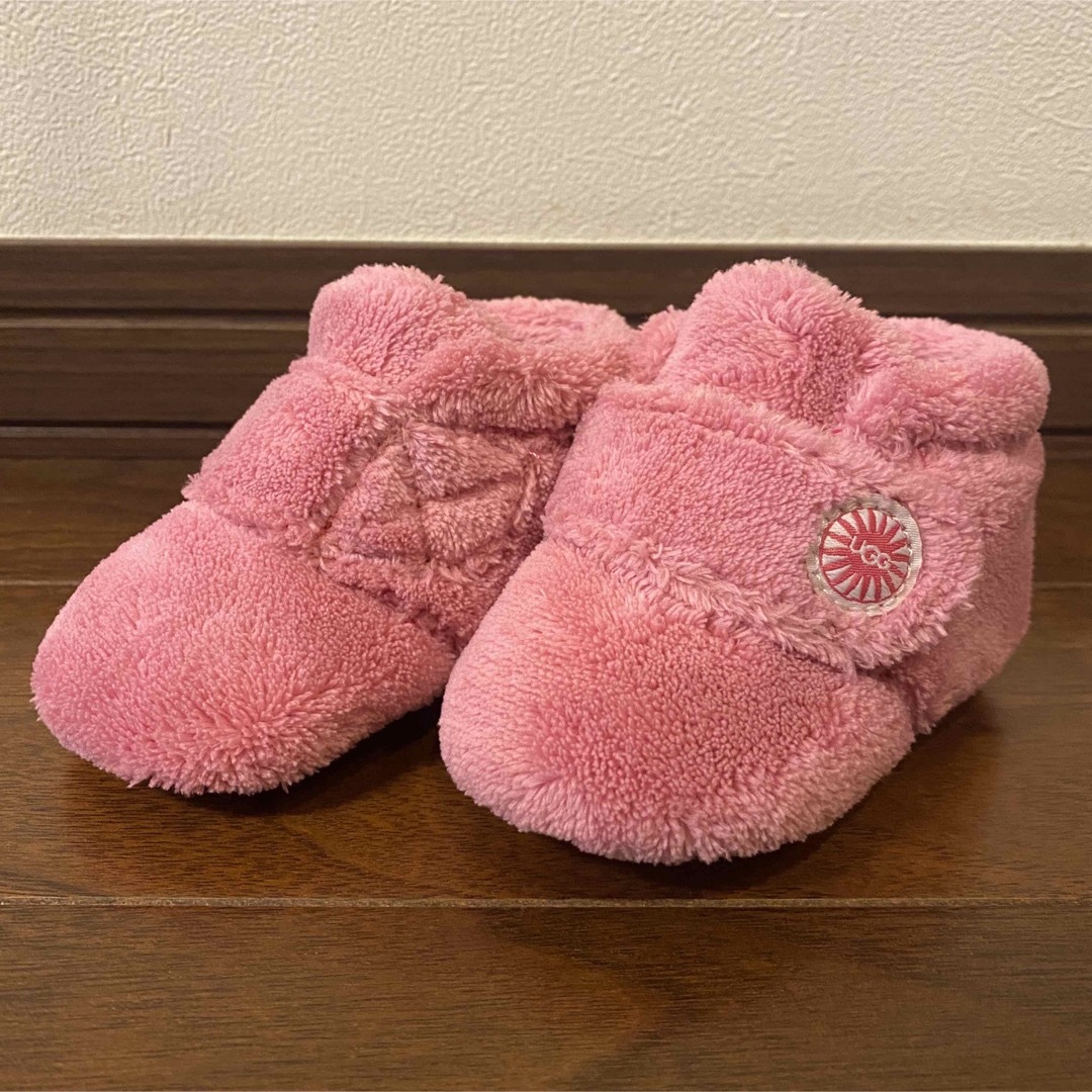 UGG(アグ)のugg ファーストシューズ　ピンク　11cm キッズ/ベビー/マタニティのベビー靴/シューズ(~14cm)(その他)の商品写真