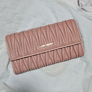 売り切り値下げ中！！miumiu マトラッセ長財布　ミュウミュウ