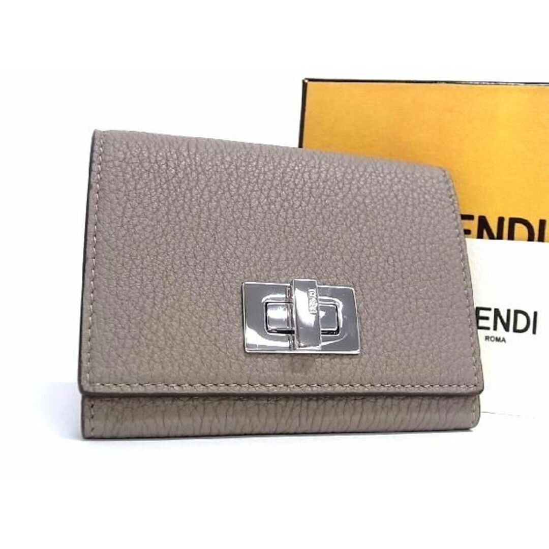 ■新品■未使用■ FENDI フェンディ レザー ターンロック カードケース カード入れ 名刺入れ メンズ レディース グレージュ系 AP9626