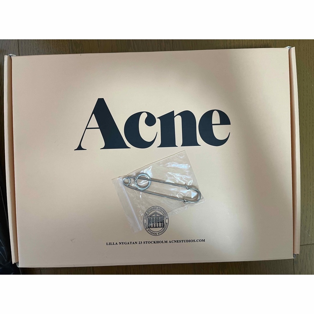 ACNE(アクネ)のレア　新品♡Acne Studious アクネ　大判マフラー　旧タグ レディースのファッション小物(マフラー/ショール)の商品写真