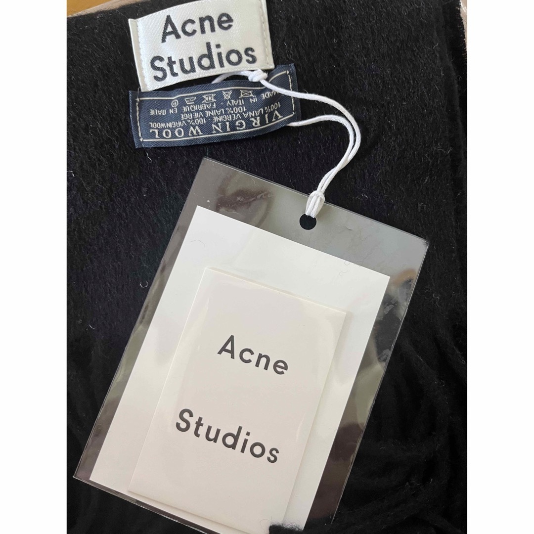 ACNE(アクネ)のレア　新品♡Acne Studious アクネ　大判マフラー　旧タグ レディースのファッション小物(マフラー/ショール)の商品写真