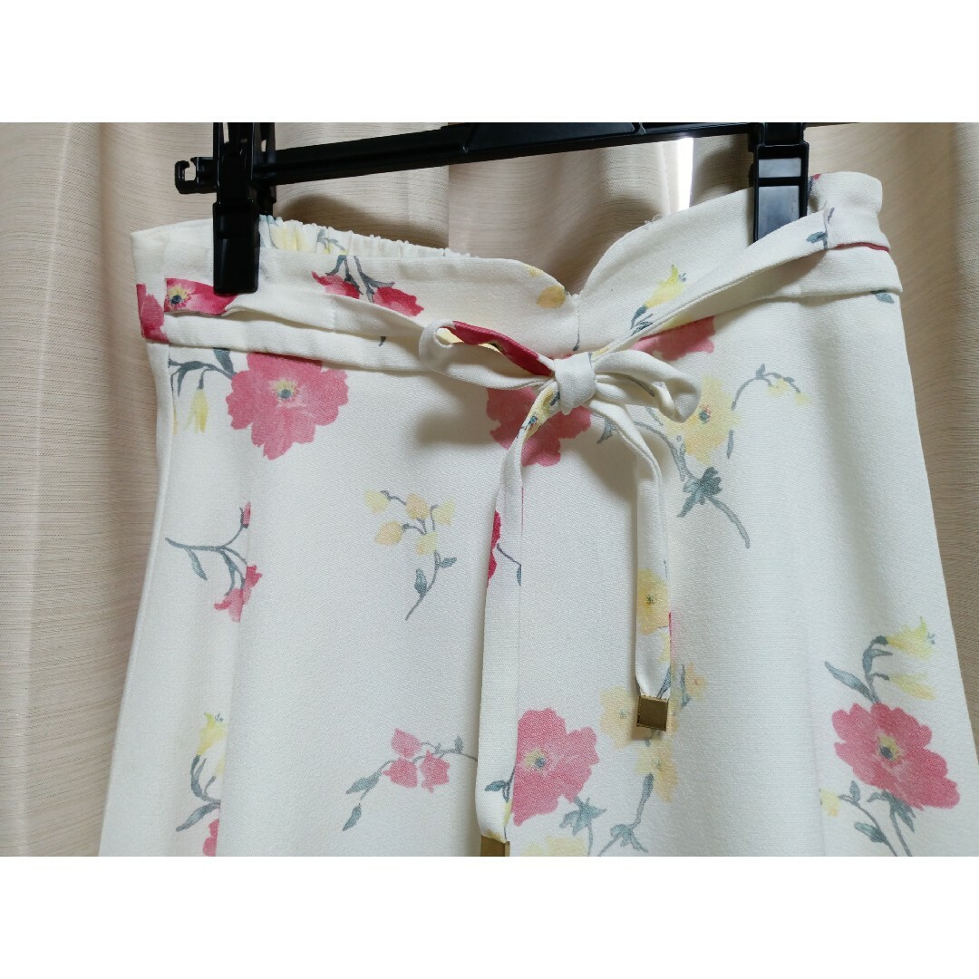 PRIME PATTERN(プライムパターン)のプライムパターンフィオナ花柄フレアスカートM レディースのスカート(ひざ丈スカート)の商品写真