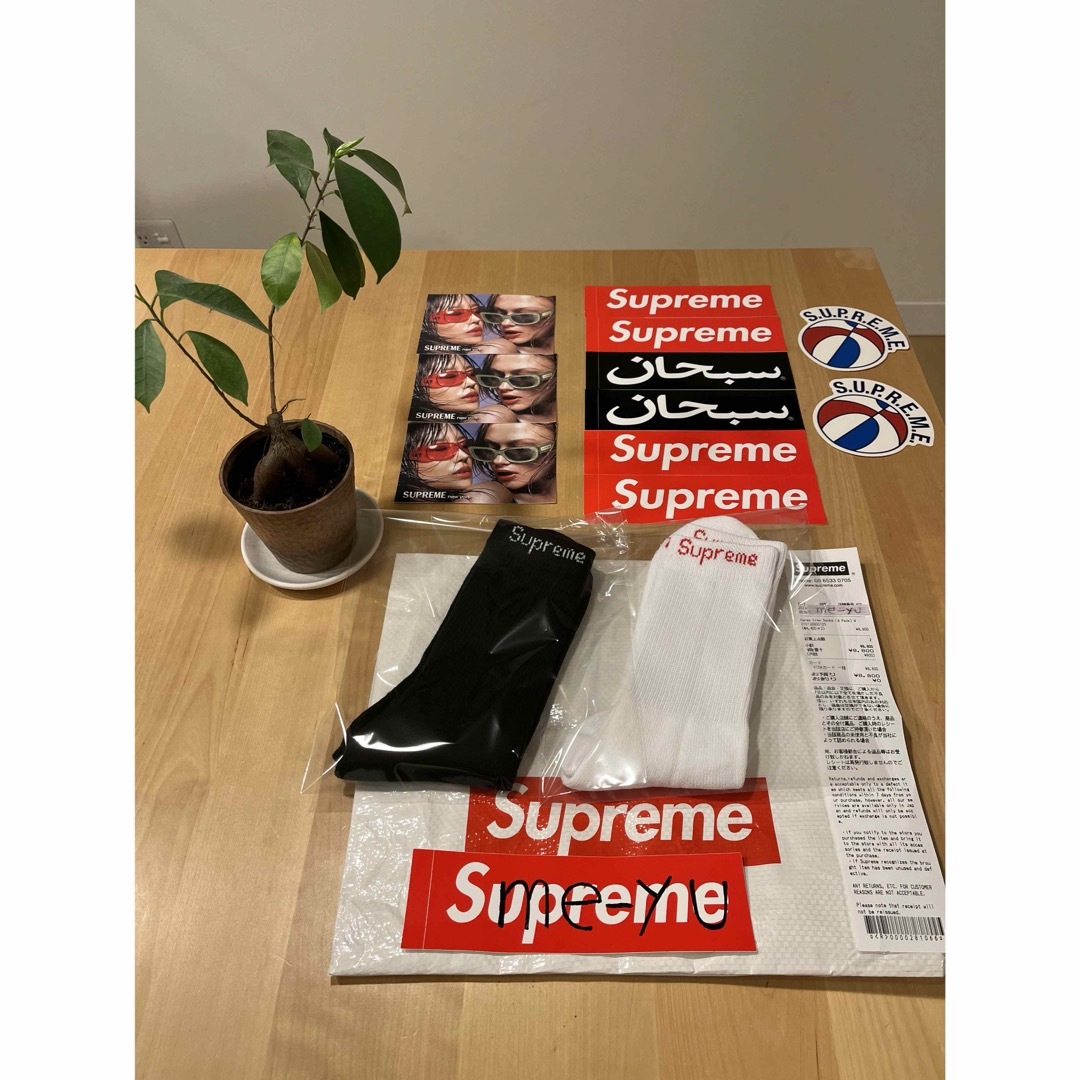 Supreme(シュプリーム)のシュプリーム　ソックス　靴下　白黒各1セット メンズのレッグウェア(ソックス)の商品写真