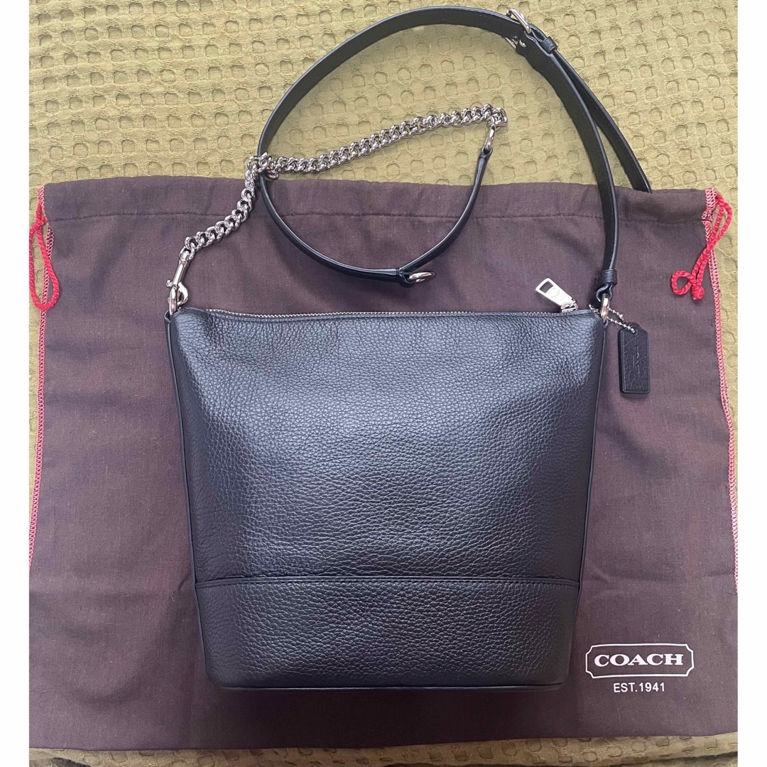 COACH(コーチ)のコーチcoachブラックレザーショルダーバッグ革チェーンシルバー美品スタッズロゴ レディースのバッグ(ショルダーバッグ)の商品写真