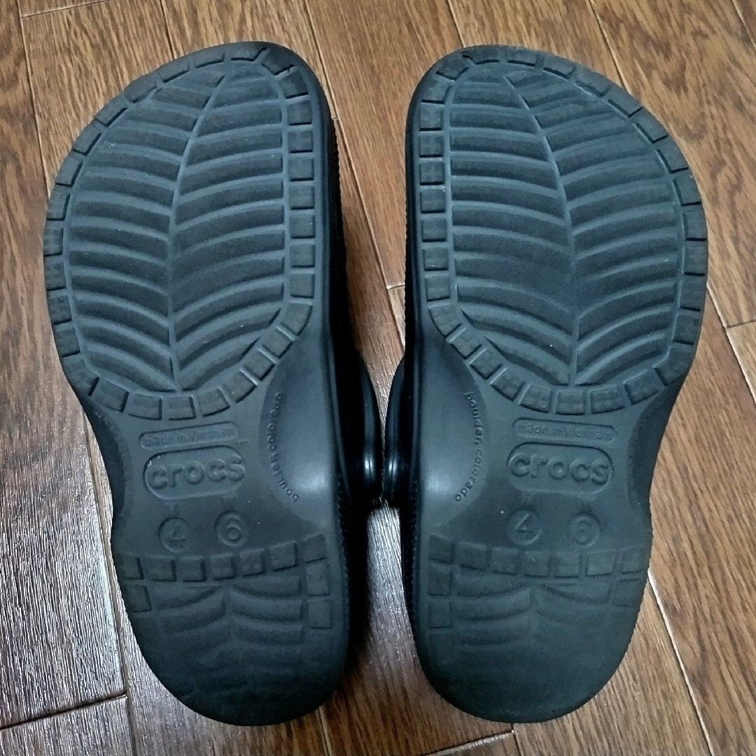 crocs(クロックス)のCrocs Lined Clog M4/W6 BLACK レディースの靴/シューズ(サンダル)の商品写真