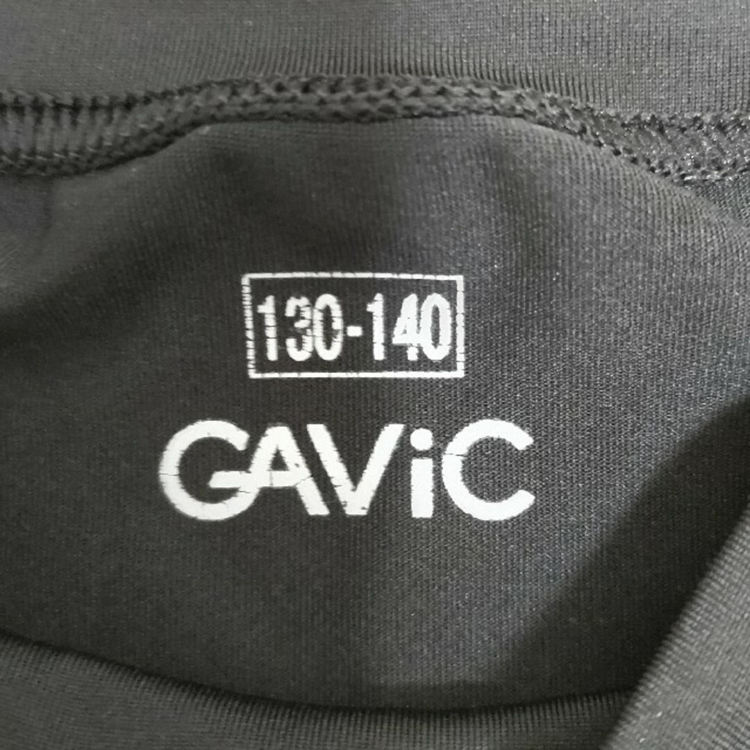 GAViC(ガビック)の130-140 GAVIC インナーシャツ ブラック・ブルー　２枚セット スポーツ/アウトドアのサッカー/フットサル(ウェア)の商品写真