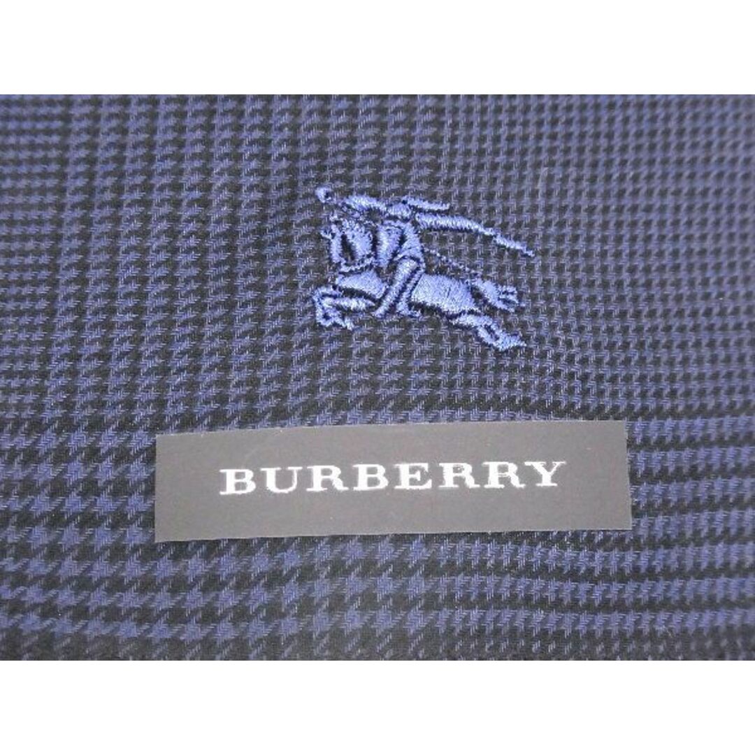 BURBERRY(バーバリー)の■新品同様■ BURBERRY バーバリー チェック柄 コットン等 ハンドタオル ハンカチーフ メンズ ネイビー系×ブラック系 DD2982 レディースのファッション小物(その他)の商品写真