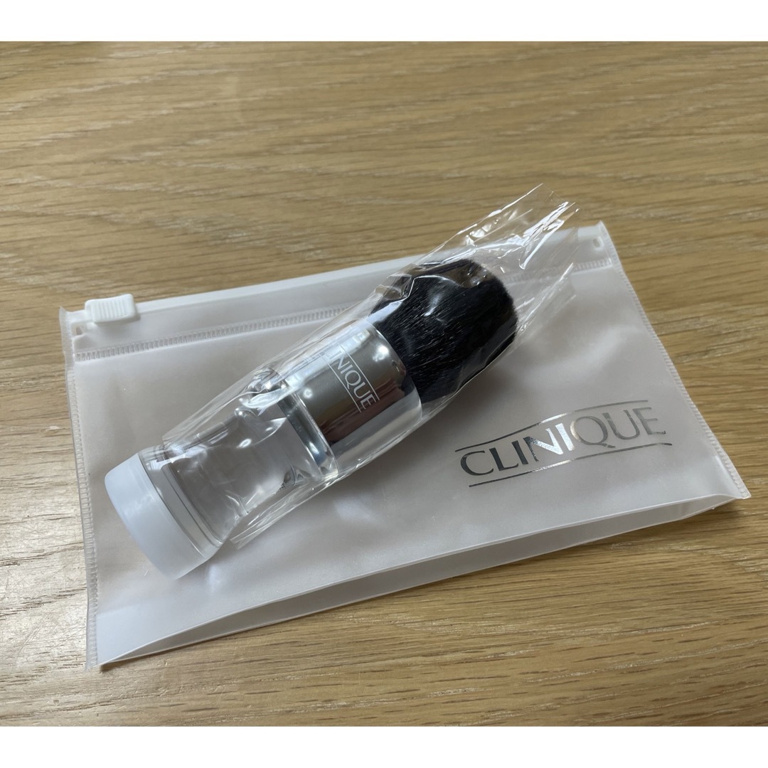 CLINIQUE(クリニーク)のクリニーク　チークブラシ コスメ/美容のベースメイク/化粧品(チーク)の商品写真