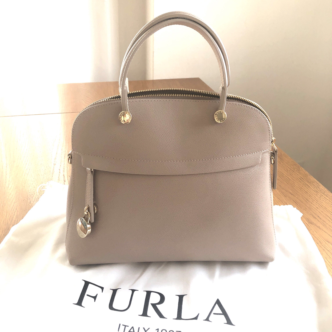 【美品】FURLA フルラ パイパーショルダーバッグ Mサイズ