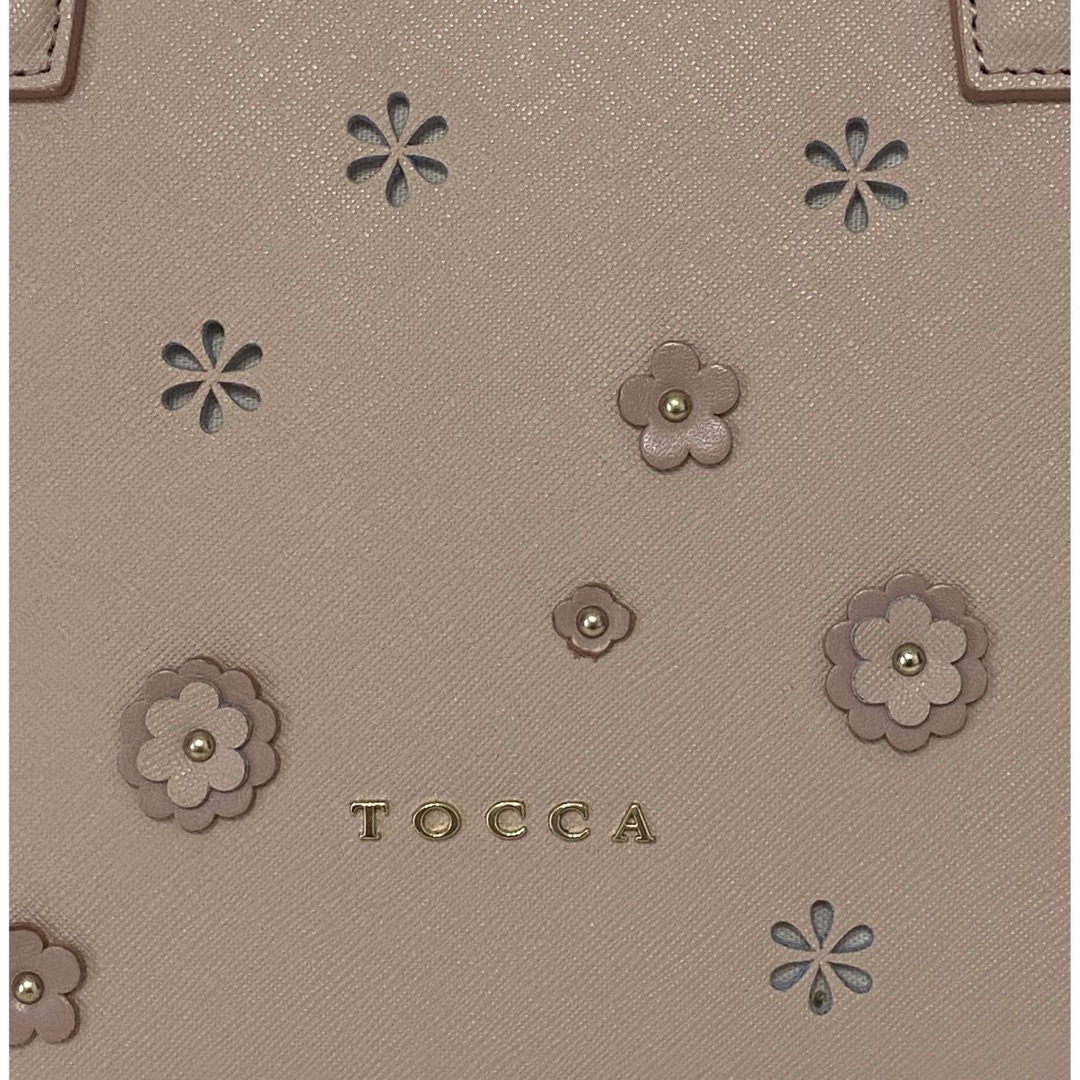 TOCCA(トッカ)の未使用✩訳あり✩TOCCA✩牛革バッグ✩2way フラワー レディースのバッグ(ハンドバッグ)の商品写真