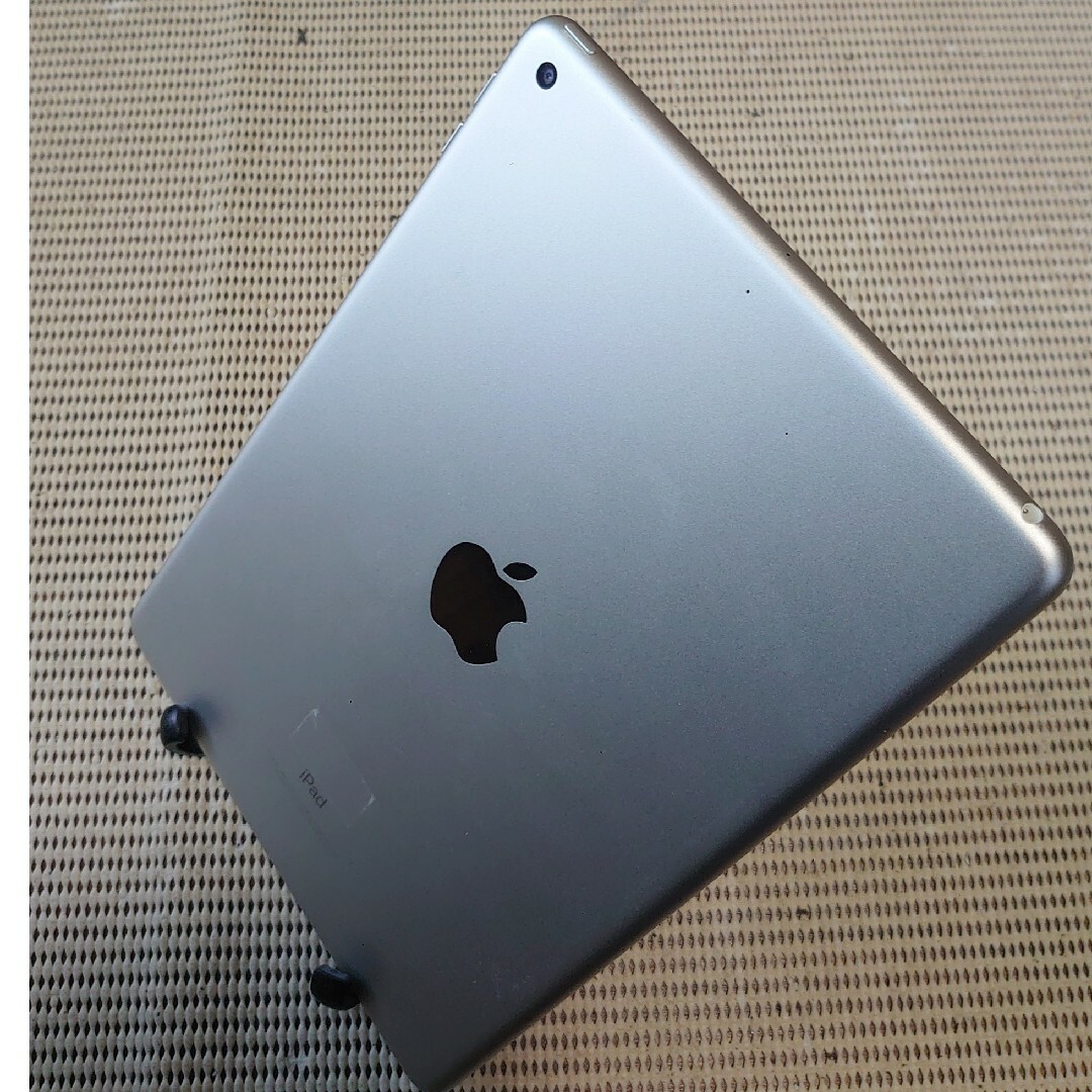 5MHLFC 完動品iPad第5世代(A1822)本体32GBシルバー送料込-