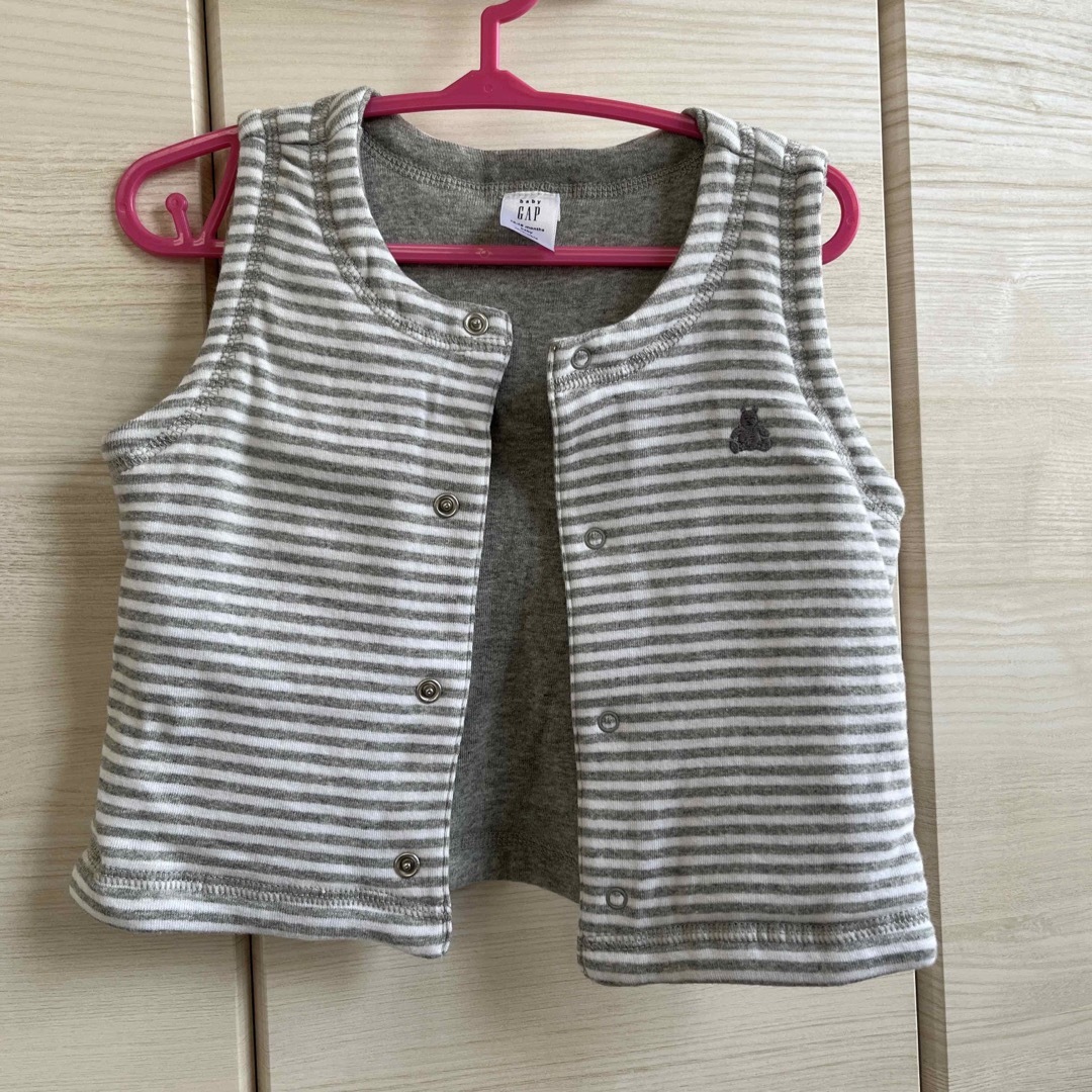 babyGAP(ベビーギャップ)のbabyGAP ベスト キッズ/ベビー/マタニティのベビー服(~85cm)(その他)の商品写真