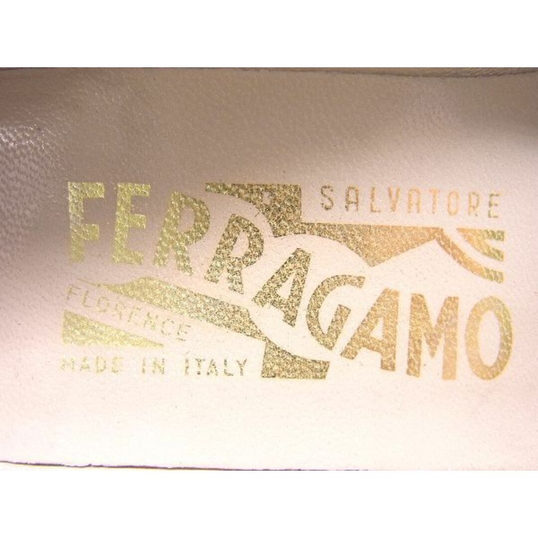 Salvatore Ferragamo(サルヴァトーレフェラガモ)のSalvatore Ferragamo フェラガモ レザー パンプス サイズ 5 1/2(約23.0cm) 靴 シューズ レディース ダークネイビー系 DD4895 レディースの靴/シューズ(ハイヒール/パンプス)の商品写真