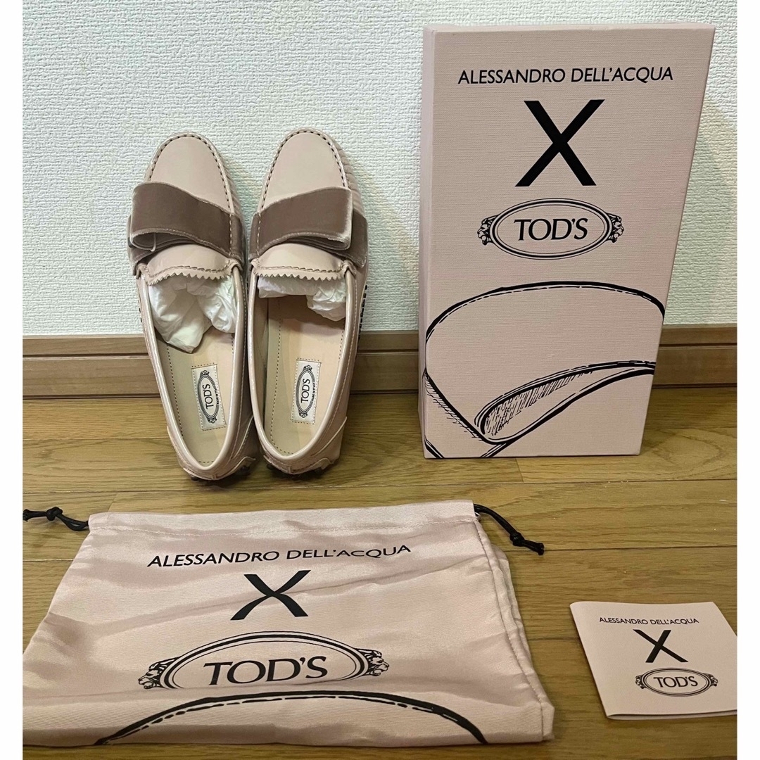 TOD'S(トッズ)の新品 トッズ ヌメロヴェントゥーノ フラットシューズ 38  ピンク 24.5㎝ レディースの靴/シューズ(ローファー/革靴)の商品写真