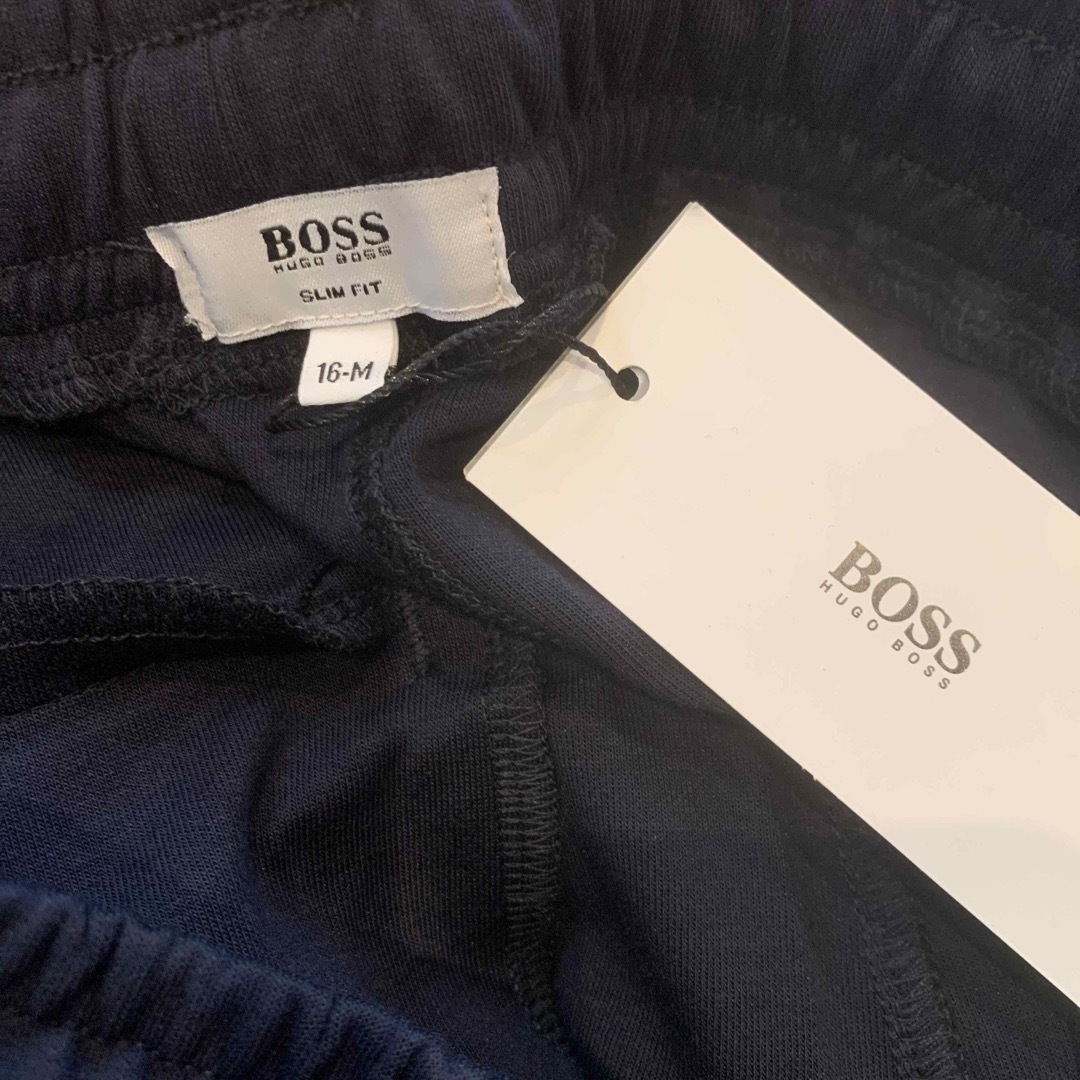 HUGO BOSS(ヒューゴボス)のHUGO BOSS ヒューゴボス　ハーフパンツ　ショートパンツ　ネイビー　濃紺 メンズのパンツ(ショートパンツ)の商品写真