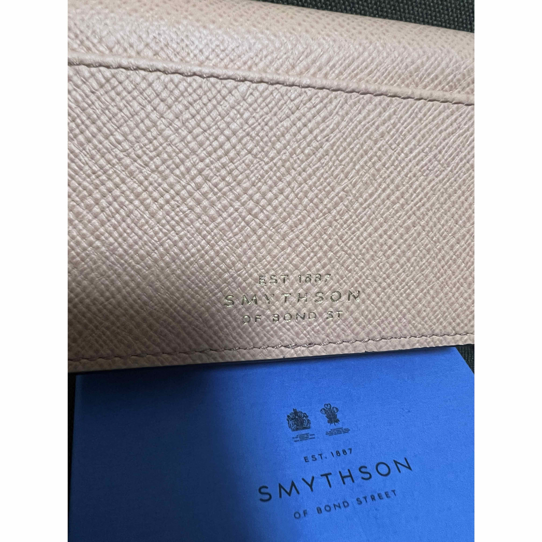 Smythson(スマイソン)の新品　スマイソン SMYTHSON レザー　定期入れ　カードケース レディースのファッション小物(名刺入れ/定期入れ)の商品写真