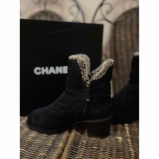 シャネル 黒 スウェード＆ボアミドルブーツ CHANEL