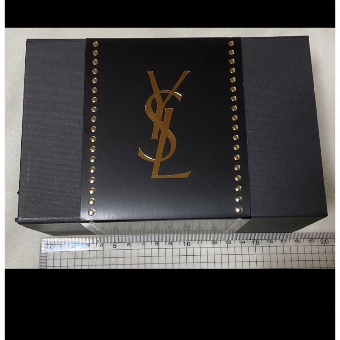 Yves Saint Laurent(イヴサンローラン)の【数量限定セール】イブサンローランギフトボックス　ショッピングバック付き送料込み レディースのバッグ(ショップ袋)の商品写真