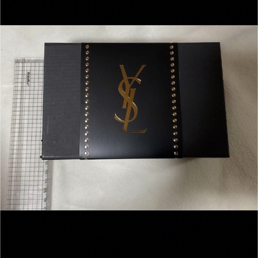 Yves Saint Laurent(イヴサンローラン)の【数量限定セール】イブサンローランギフトボックス　ショッピングバック付き送料込み レディースのバッグ(ショップ袋)の商品写真