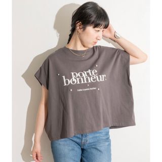 レルビエ(LHELBIE)のporteパール+発泡プリントロゴボックスT(Tシャツ(半袖/袖なし))