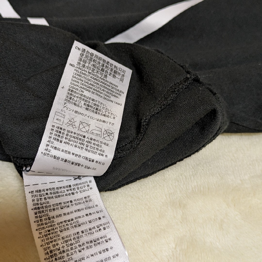 adidas(アディダス)のアディダス　メンズTシャツ ブラック　ビッグロゴ　ロゴ メンズのトップス(Tシャツ/カットソー(半袖/袖なし))の商品写真