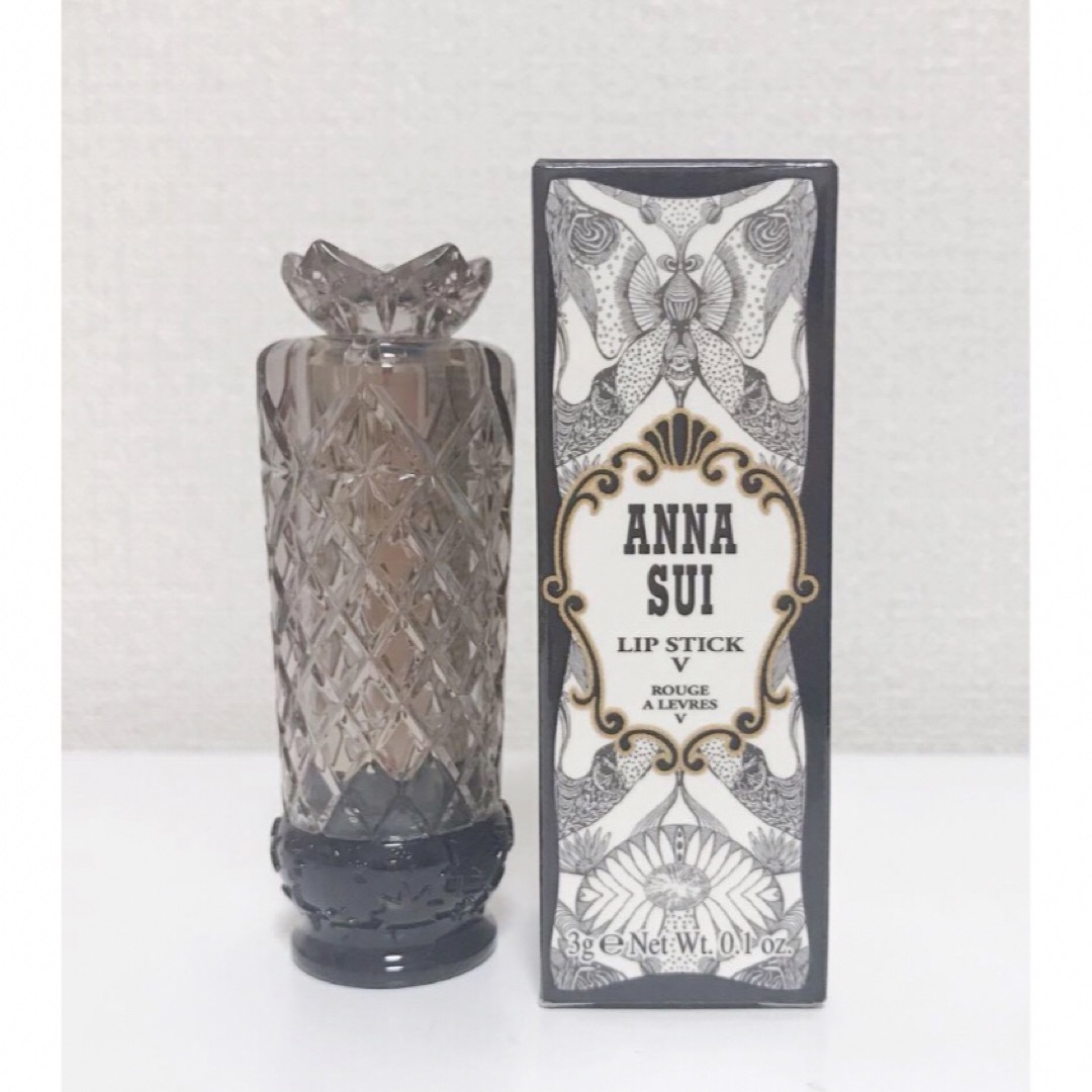 ANNA SUI(アナスイ)の【未使用】ANNA SUI  リップ スティック V 300 コスメ/美容のベースメイク/化粧品(口紅)の商品写真