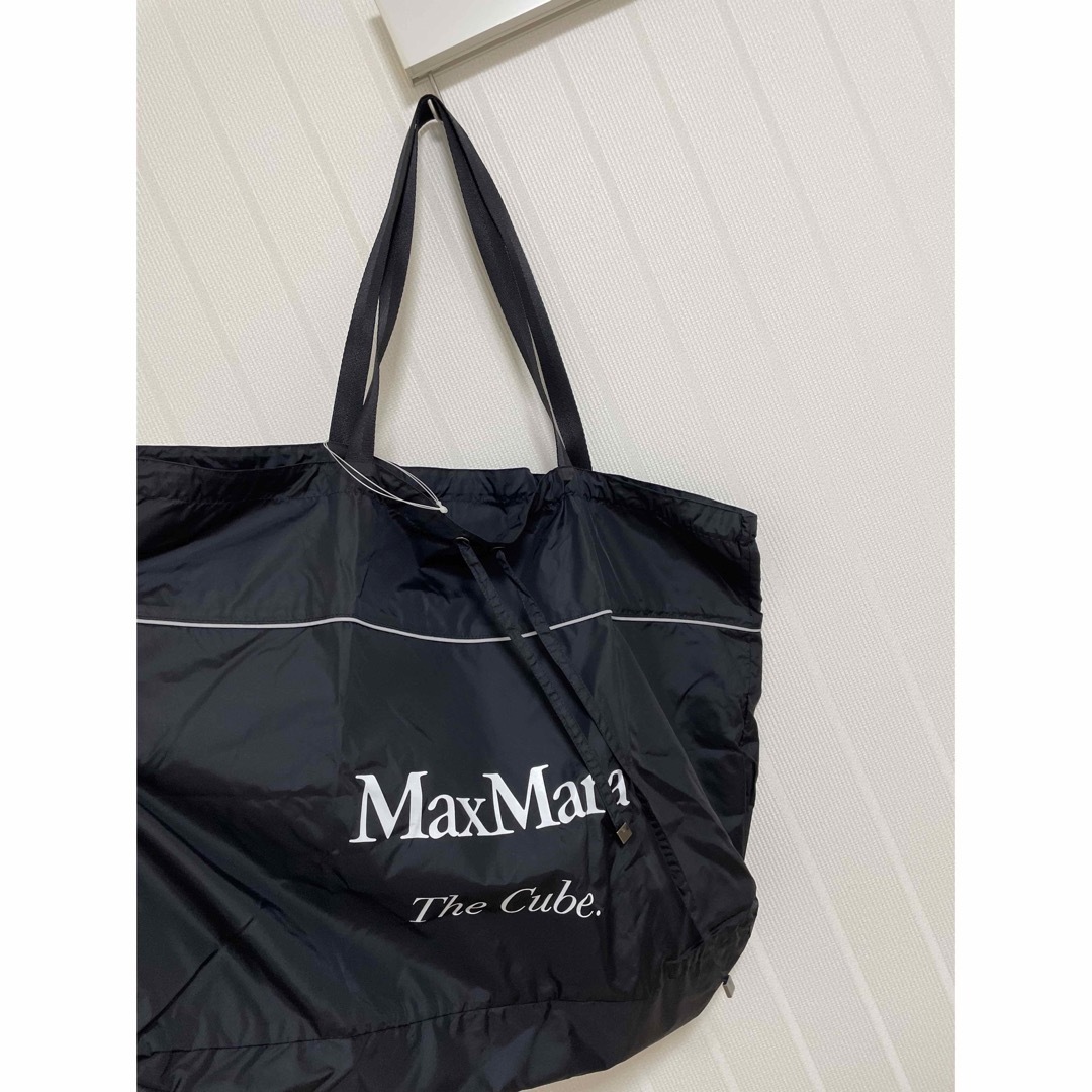 Max Mara(マックスマーラ)のマックスマーラ　キューブ　ネイビーダウンコート　サイズ40  美品 レディースのジャケット/アウター(ダウンコート)の商品写真