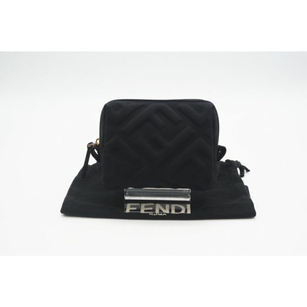 仕様内側ファスナー開閉式FENDI フェンディ ポーチ