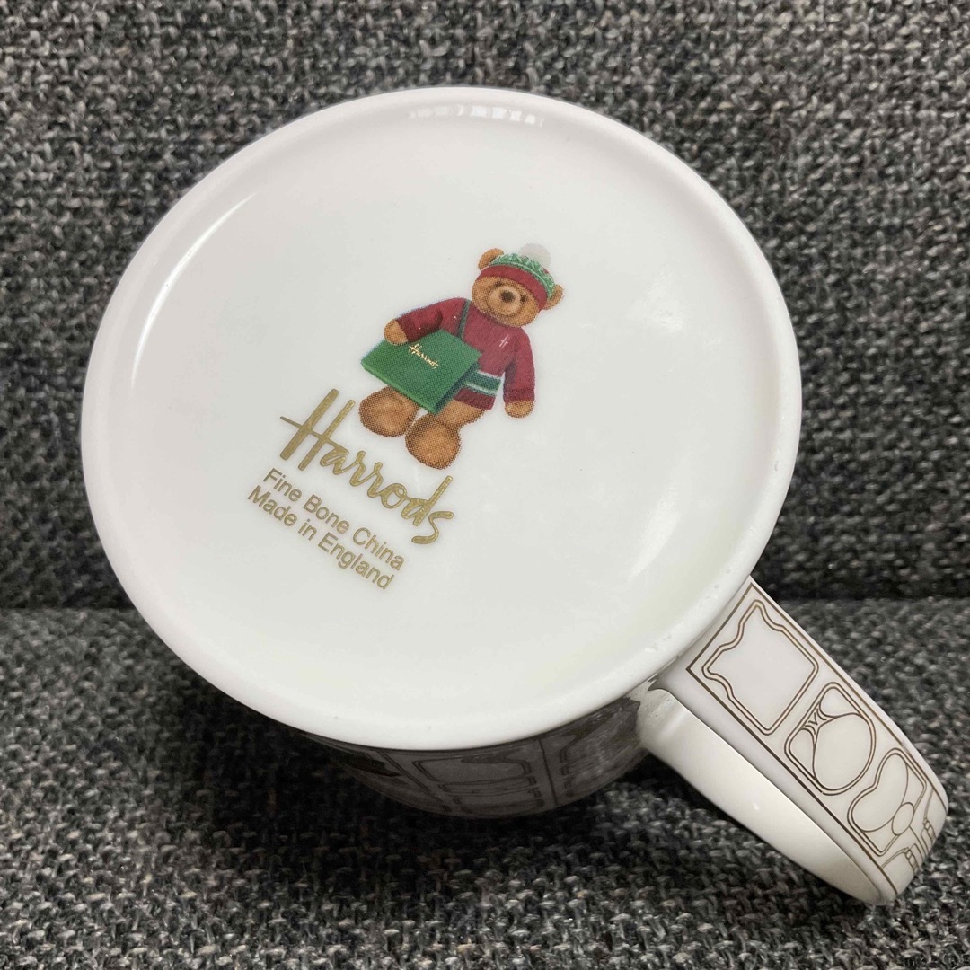 Harrods(ハロッズ)のハロッズ  2023年　クリスマスベア　マグカップ インテリア/住まい/日用品のキッチン/食器(グラス/カップ)の商品写真