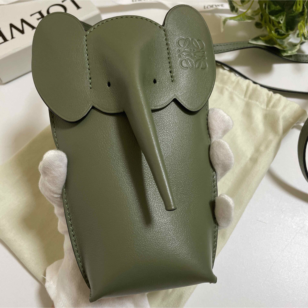 LOEWEロエベ エレファントポケット アボカドグリーン スマホショルダーバッグ