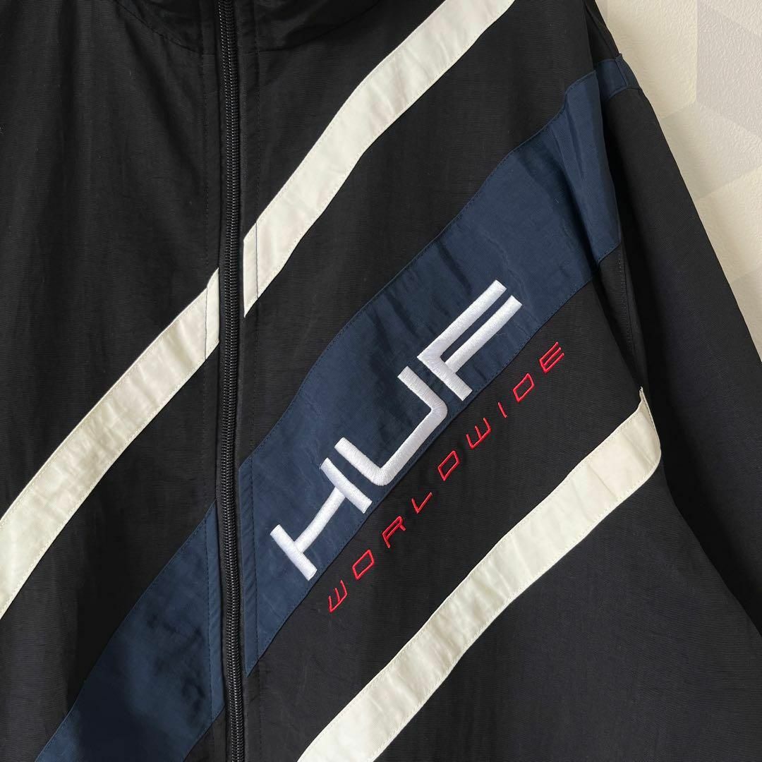 HUF(ハフ)の【HUF】状態◯ サイズL 切り替え 刺繍ロゴ ナイロンジャケット 黒青 ハフ メンズのジャケット/アウター(ナイロンジャケット)の商品写真