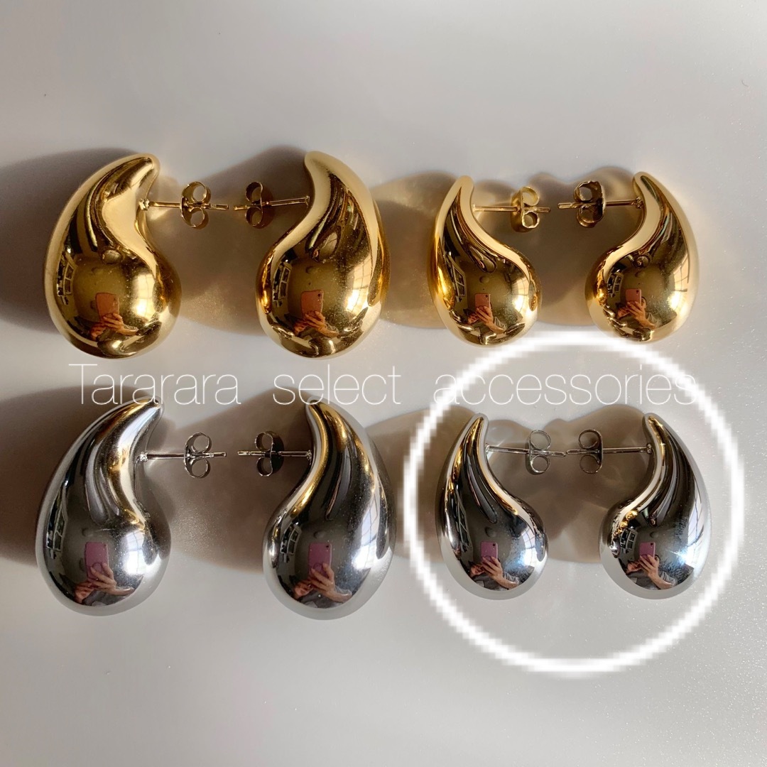 ●サージカルstainless dropSピアスS●金アレ対応 レディースのアクセサリー(ピアス)の商品写真