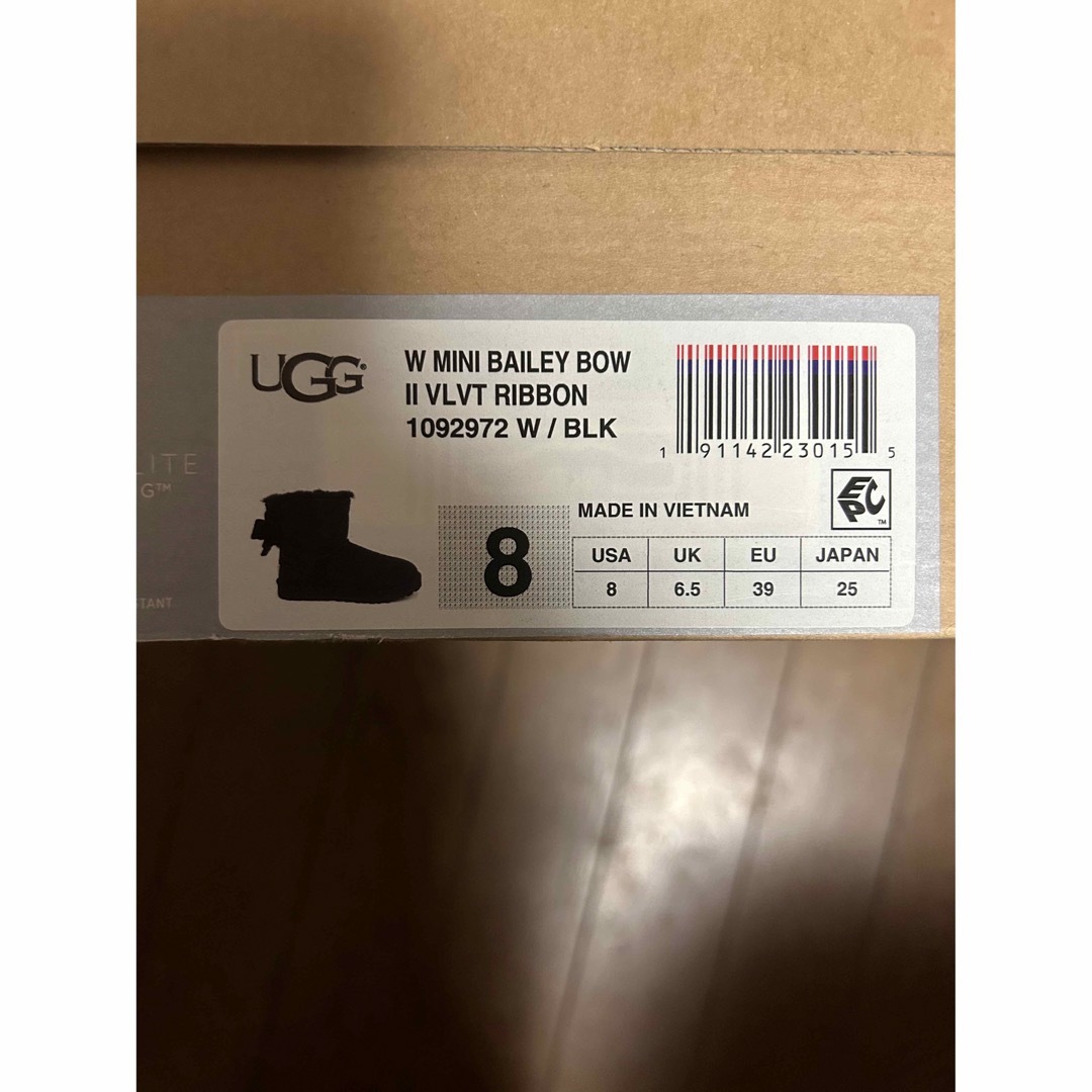 UGG(アグ)のUGG リボンブーツ　ブラック　新品未使用 レディースの靴/シューズ(ブーツ)の商品写真