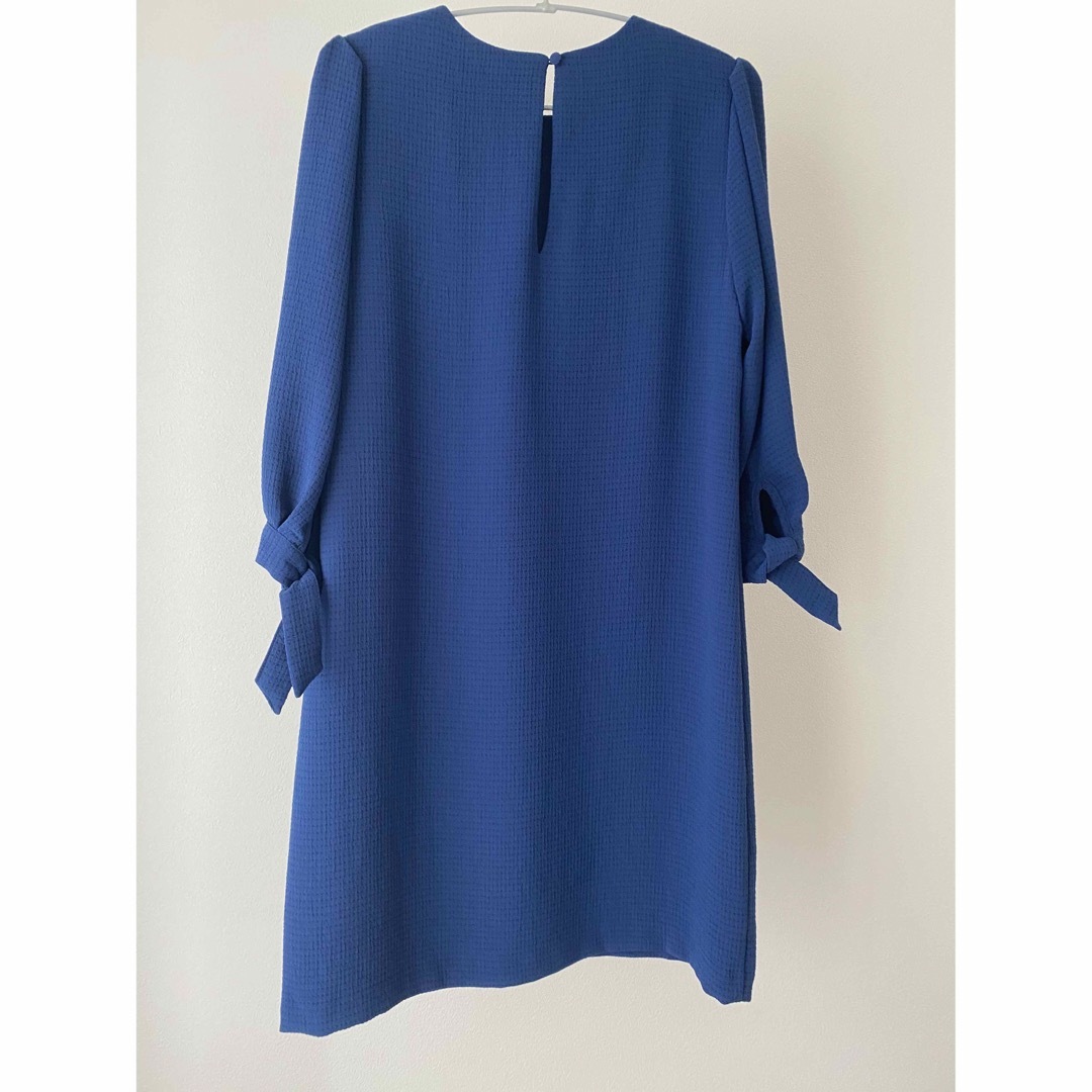H&M(エイチアンドエム)のオケージョン　ドレス　ワンピース　ブルー　青 レディースのワンピース(ひざ丈ワンピース)の商品写真