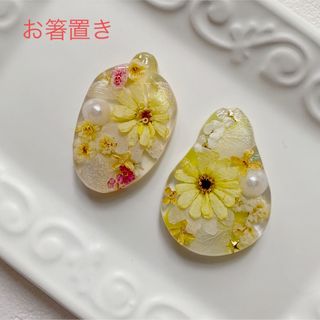 R78 お箸置きペア　ハンドメイド　ドライフラワー　レジン(キッチン小物)