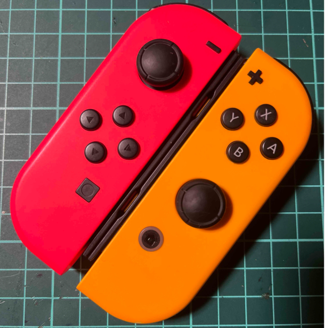 Nintendo Switch (L)ネオンレッド/(R)ネオンオレンジ-