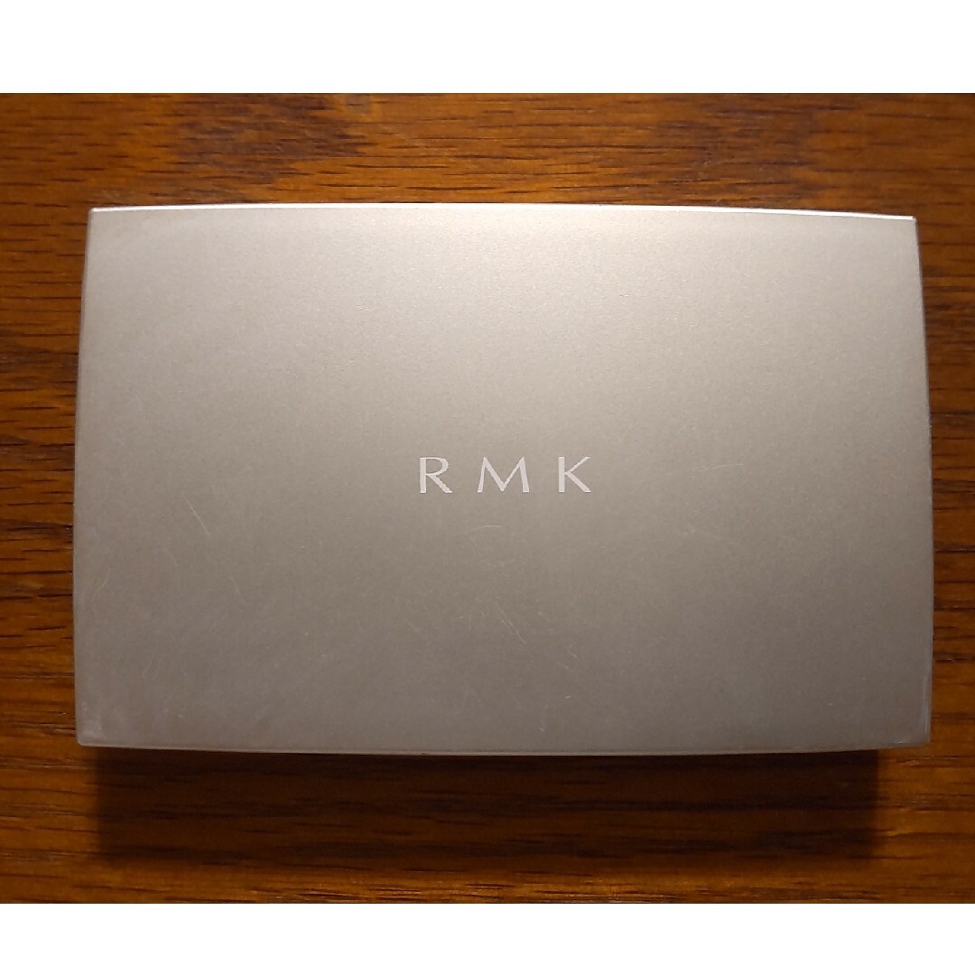 RMK(アールエムケー)のRMK ファンデーション　エアリーパウダーファンデーション102 コスメ/美容のベースメイク/化粧品(ファンデーション)の商品写真