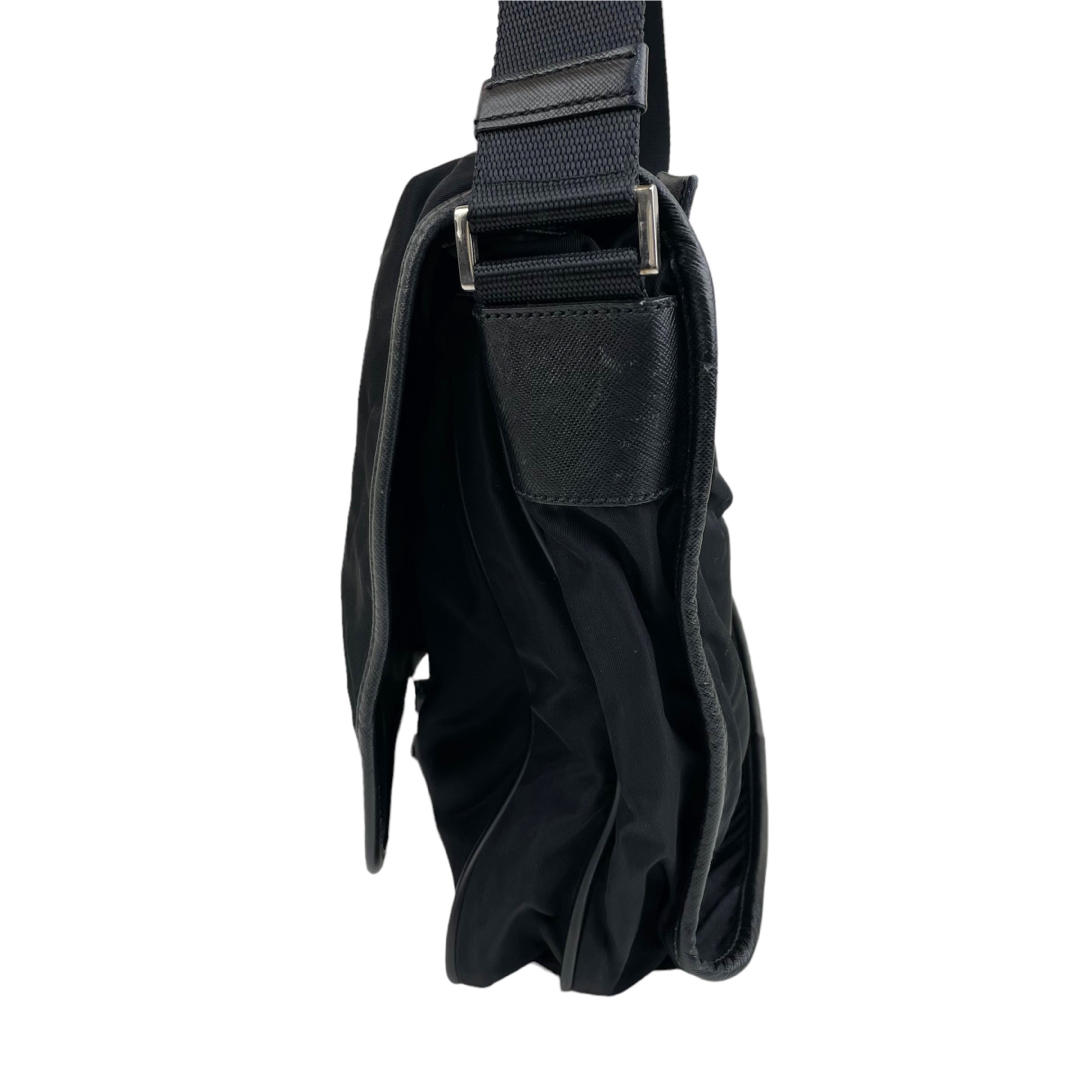 PRADA(プラダ)の✨良品　PRADA プラダ　ショルダーバッグ　メッセンジャー　ブラック　肩掛け レディースのバッグ(ショルダーバッグ)の商品写真