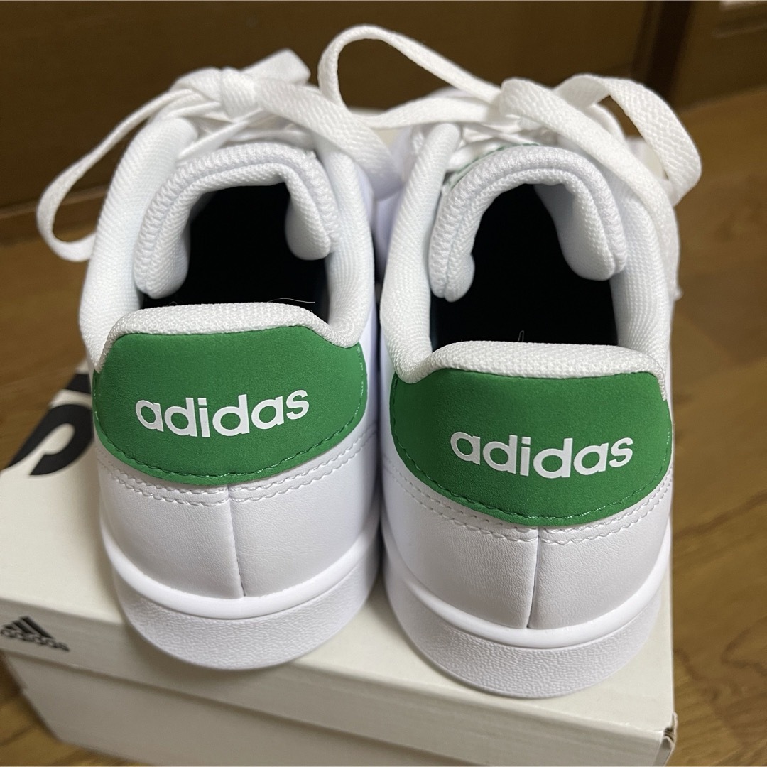 アディダスadidasスニーカー美品！22.5cm