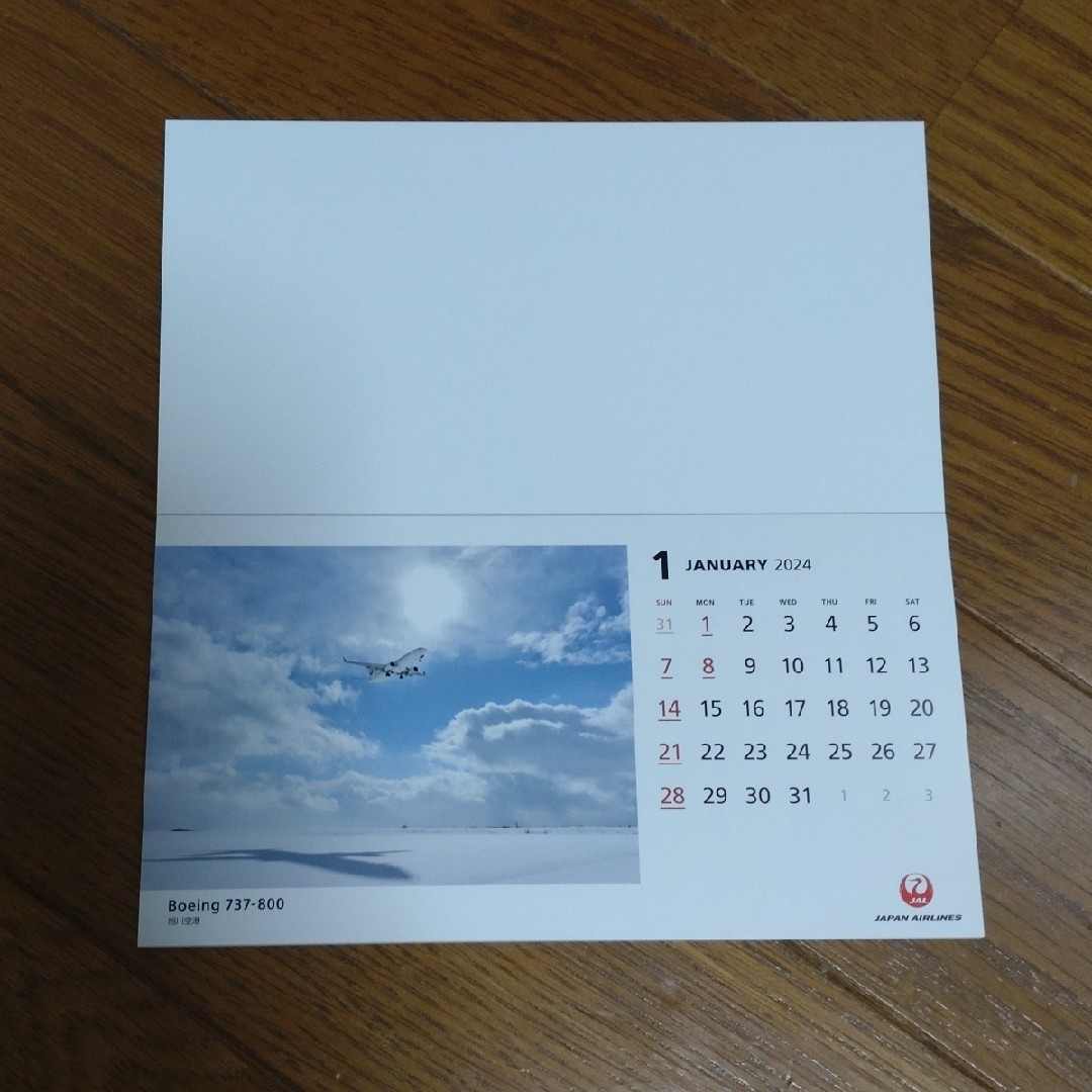JAL 日本航空 カレンダー  2024　jal  卓上 エンタメ/ホビーの声優グッズ(カレンダー)の商品写真