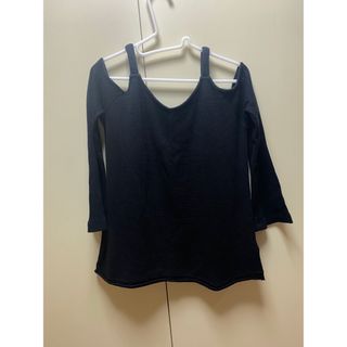 マウジー(moussy)のmoussy カットソー　肩出し　ブラック(カットソー(長袖/七分))