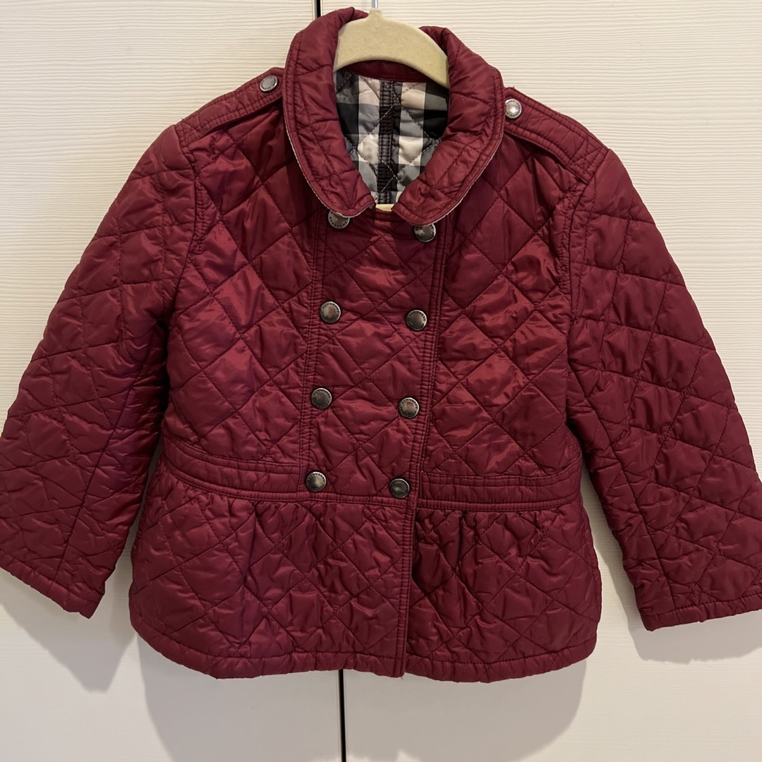 BURBERRY(バーバリー)の【バーバリー/BURBERRY】キルティングジャケット赤/ワインレッド/女の子 キッズ/ベビー/マタニティのキッズ服女の子用(90cm~)(ジャケット/上着)の商品写真