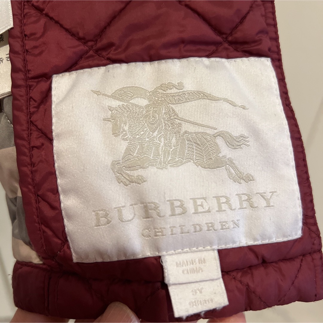 BURBERRY(バーバリー)の【バーバリー/BURBERRY】キルティングジャケット赤/ワインレッド/女の子 キッズ/ベビー/マタニティのキッズ服女の子用(90cm~)(ジャケット/上着)の商品写真