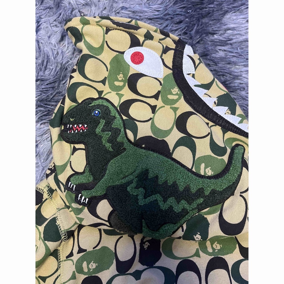 A BATHING APE×coachコラボシャークパーカー