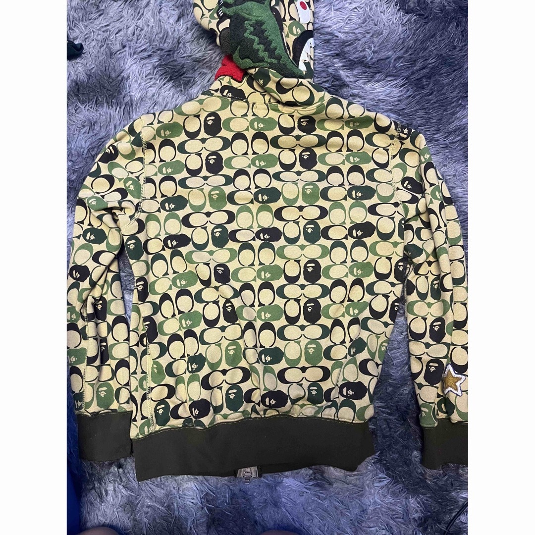 A BATHING APE×coachコラボシャークパーカー