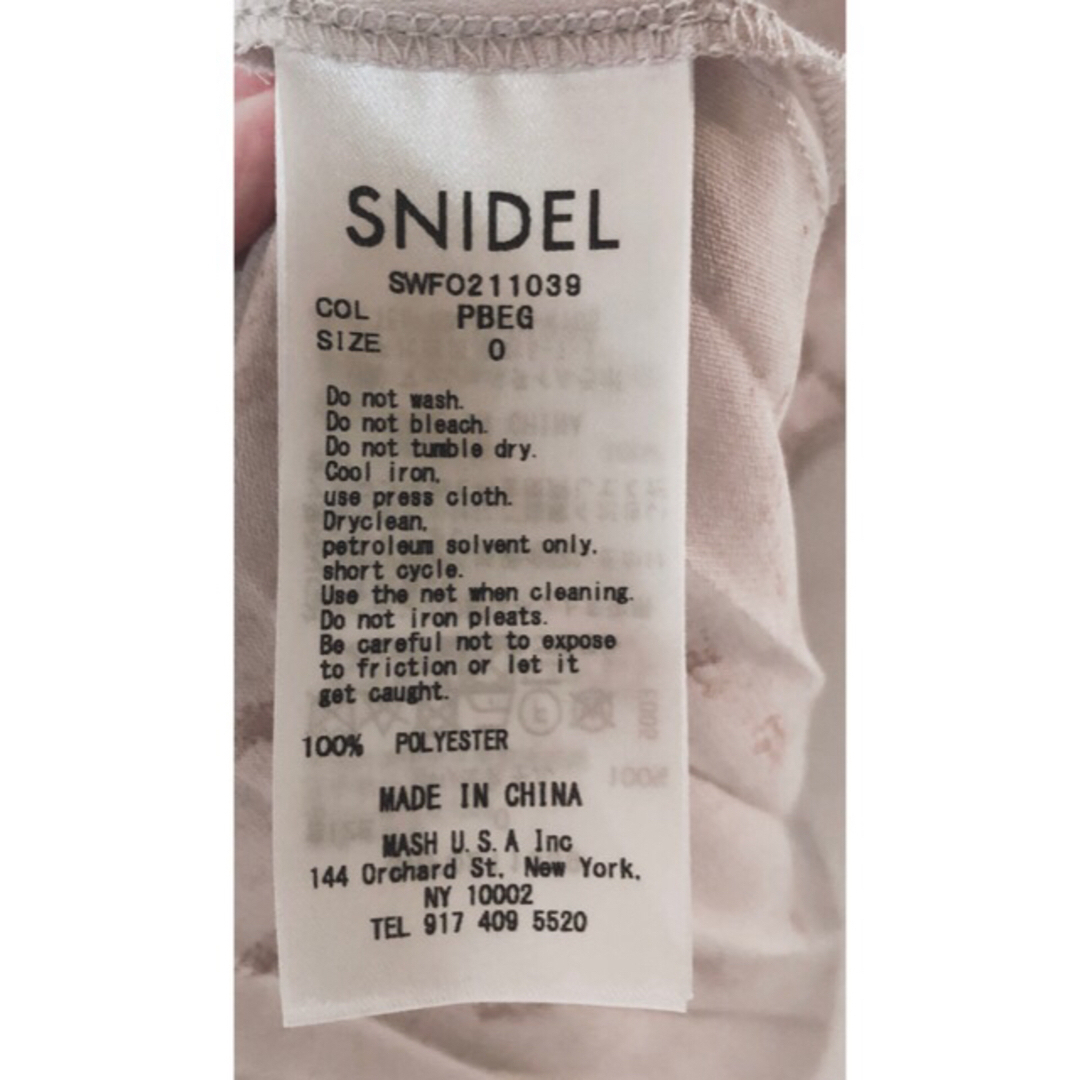 SNIDEL(スナイデル)のSNIDEL プリーツロングワンピース ピンクベージュ レディースのワンピース(ロングワンピース/マキシワンピース)の商品写真